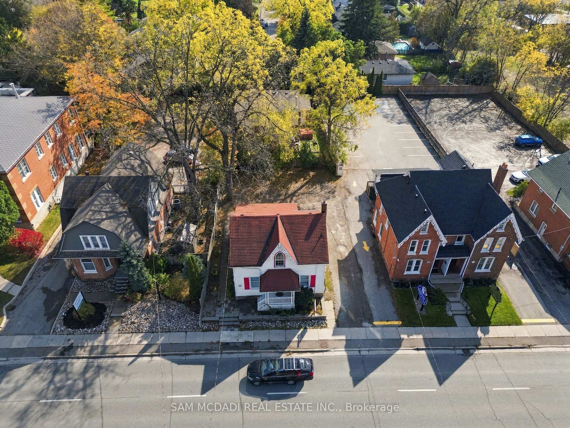 Photo of 571 Kingston Road W