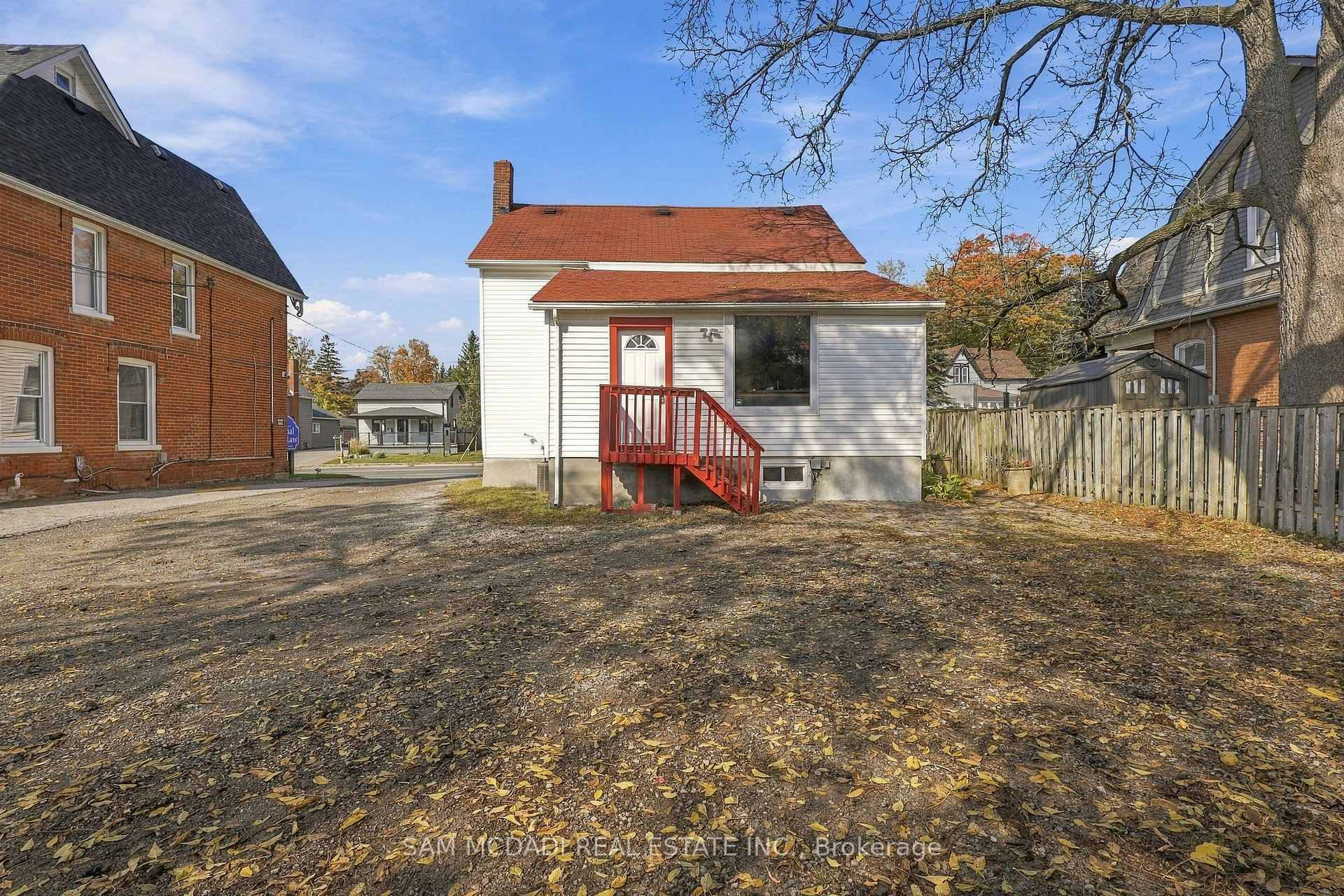 Photo 3 of 571 Kingston Road W, Ajax, Central West — HOMEH