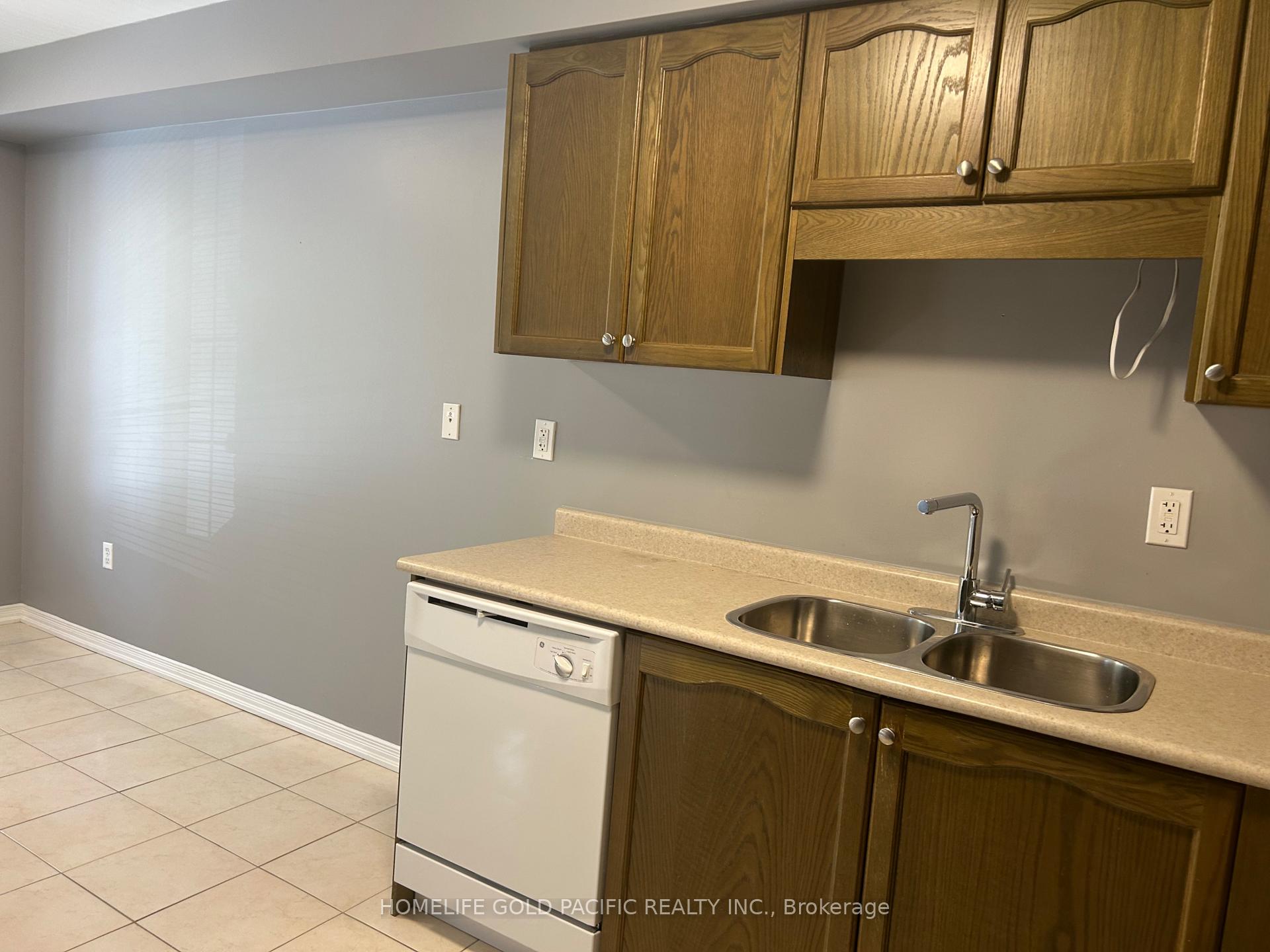 Photo 6 of 219 Hammersly Boulevard, Markham, Wismer — HOMEH