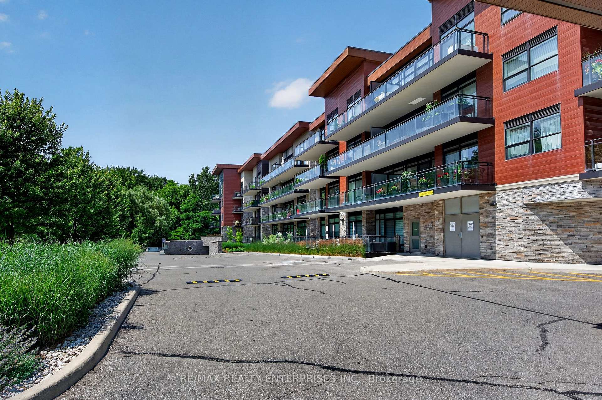 Photo of Unit 457, 1575 Lakeshore Road W