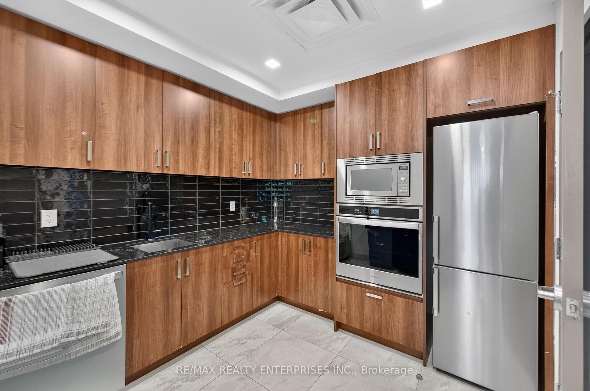 Photo 37 of Unit 457, 1575 Lakeshore Road W, Mississauga, Clarkson — HOMEH