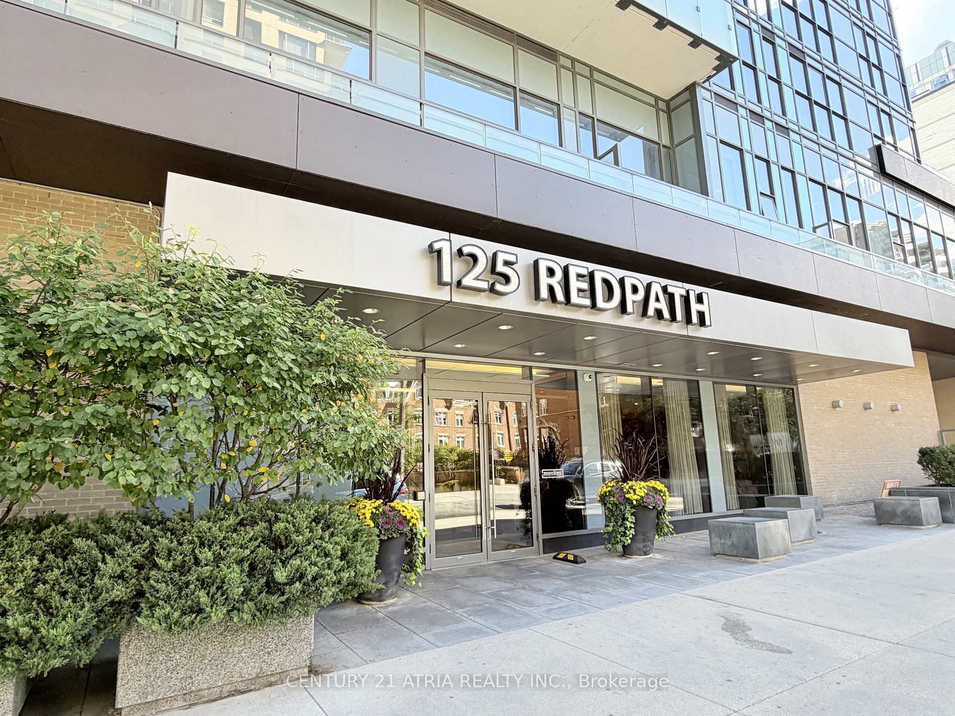 Photo of Unit 512, 125 Redpath Avenue