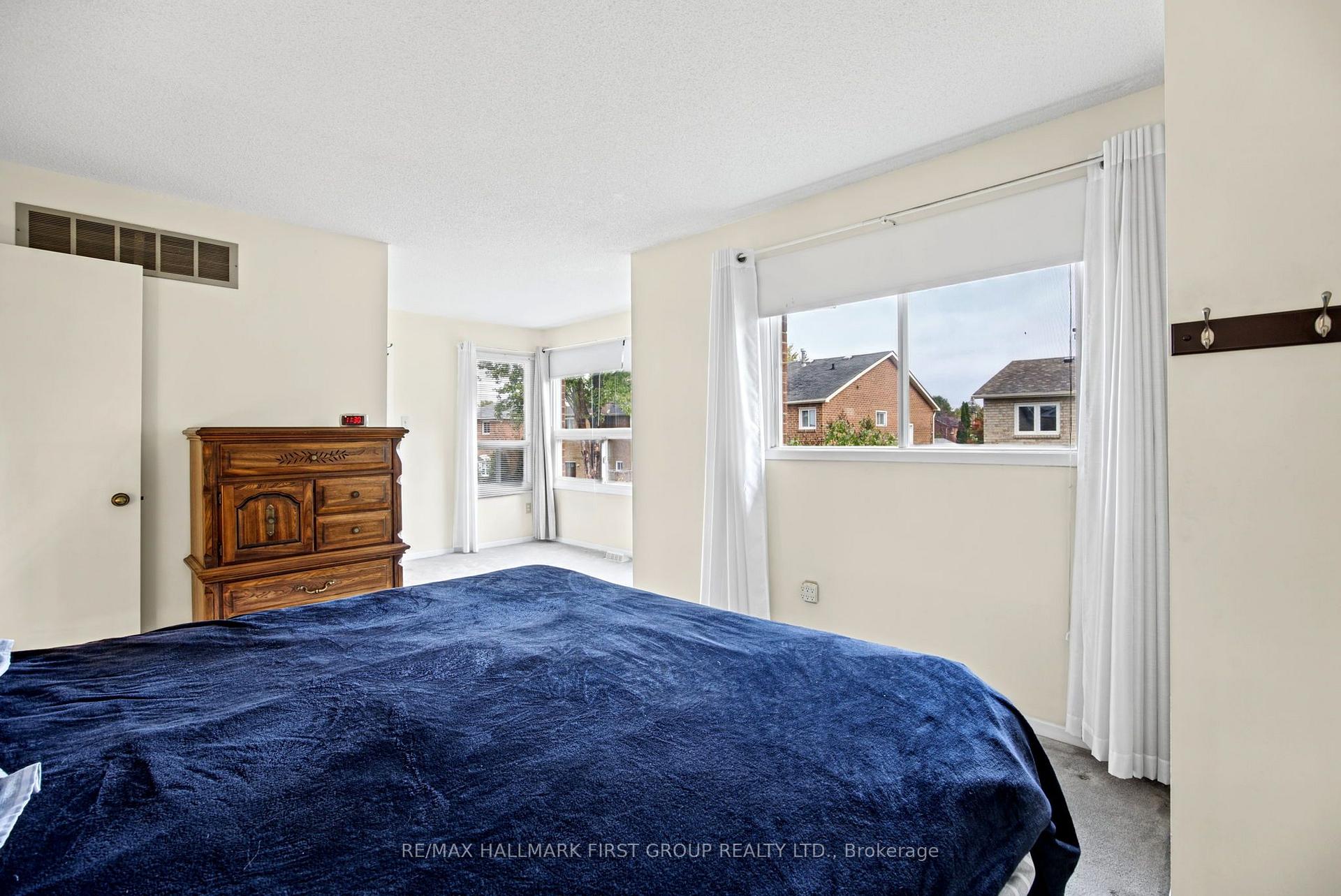 Photo 33 of 41 Pearce Drive, Ajax, Central West — HOMEH