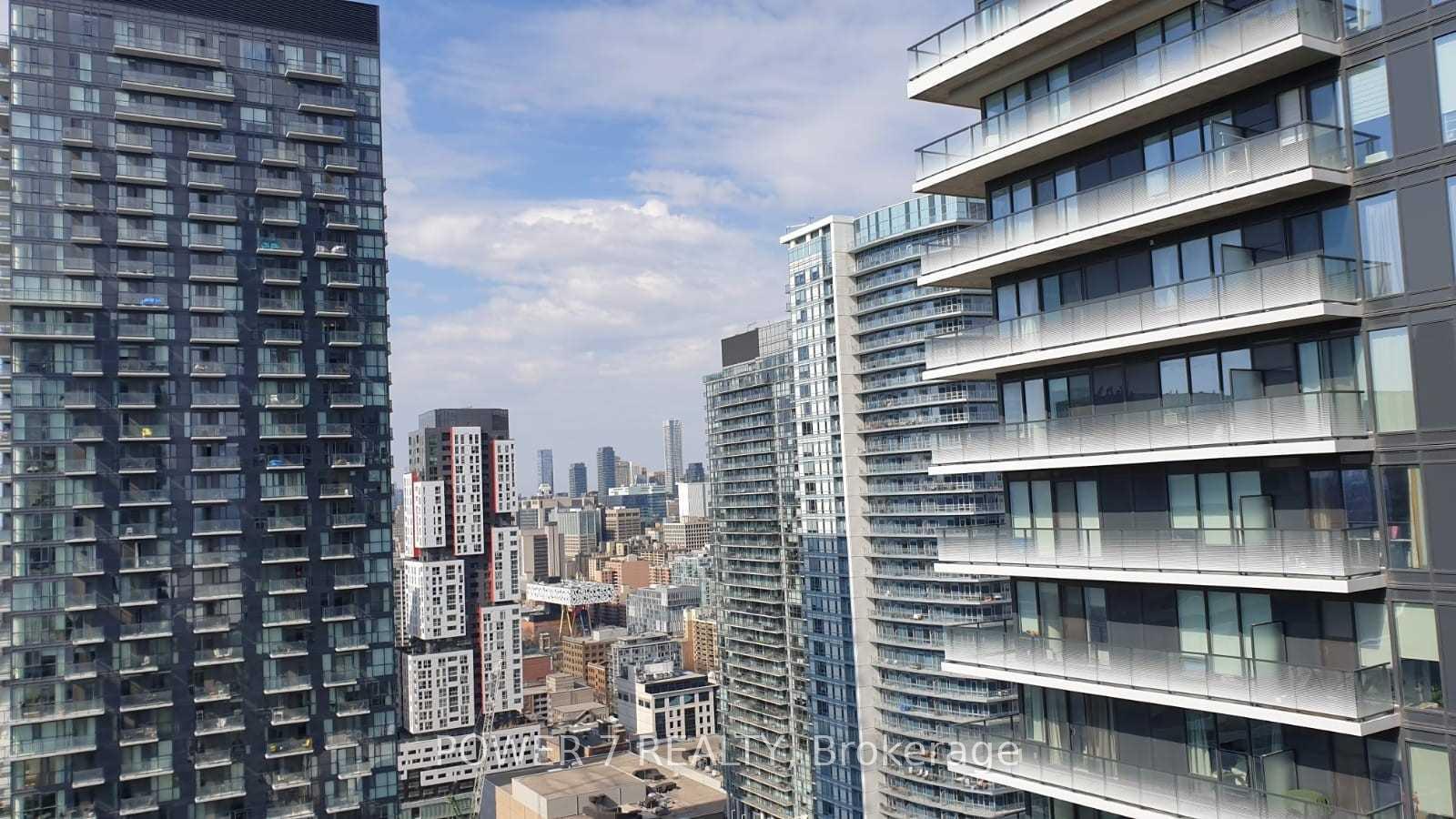 Photo 4 of Unit 3909, 115 Blue Jays Way, Toronto, Waterfront Communities — HOMEH