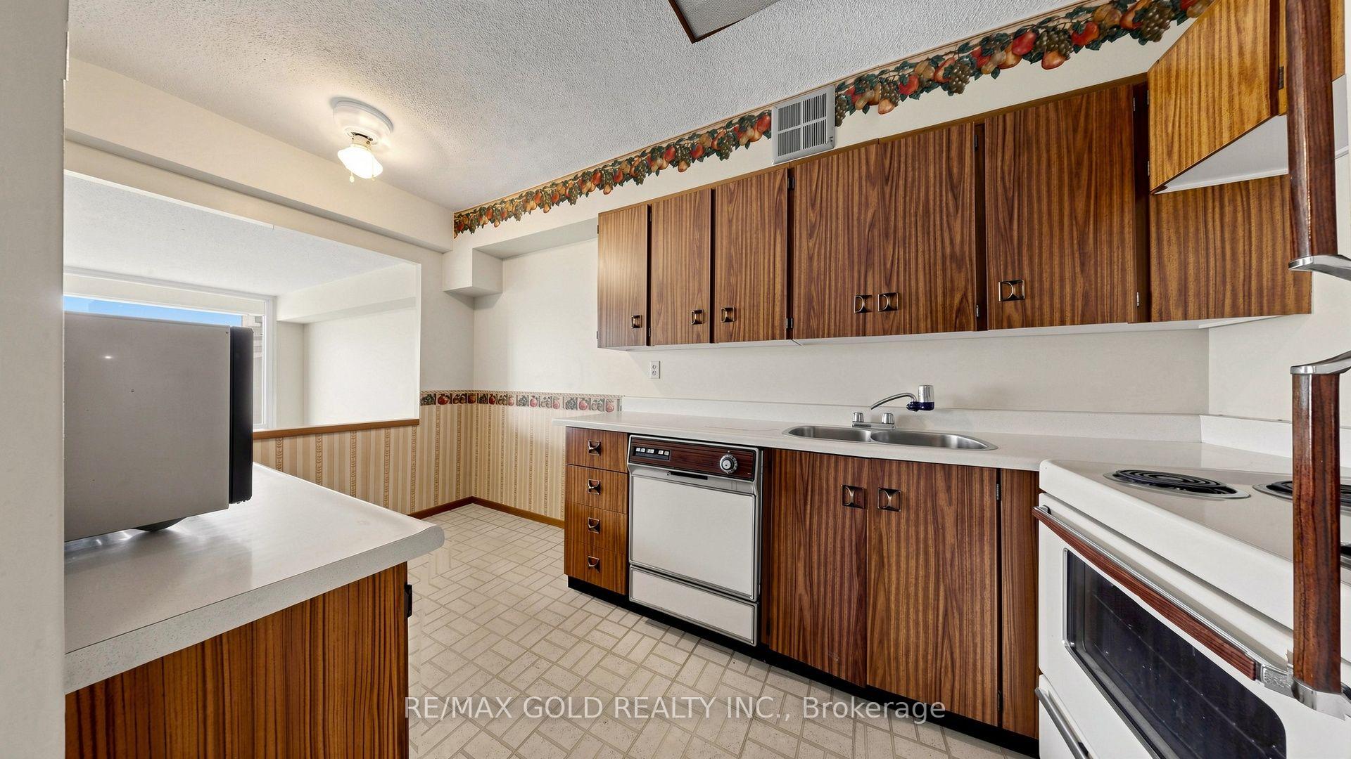 Photo 44 of Unit 1504, 270 Scarlett Road, Toronto, Rockcliffe-Smythe — HOMEH