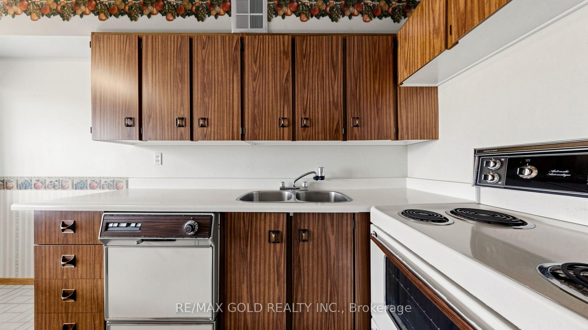 Photo 48 of Unit 1504, 270 Scarlett Road, Toronto, Rockcliffe-Smythe — HOMEH