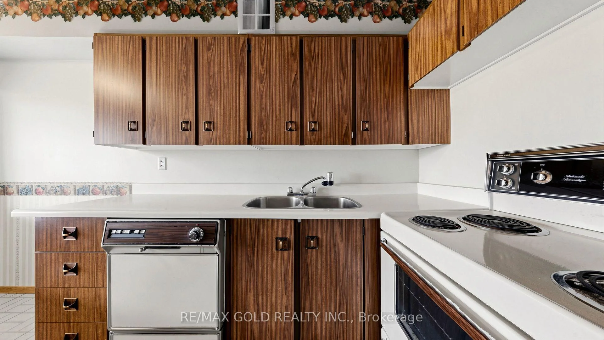 Photo 45 of Unit 1504, 270 Scarlett Road, Toronto, Rockcliffe-Smythe — HOMEH