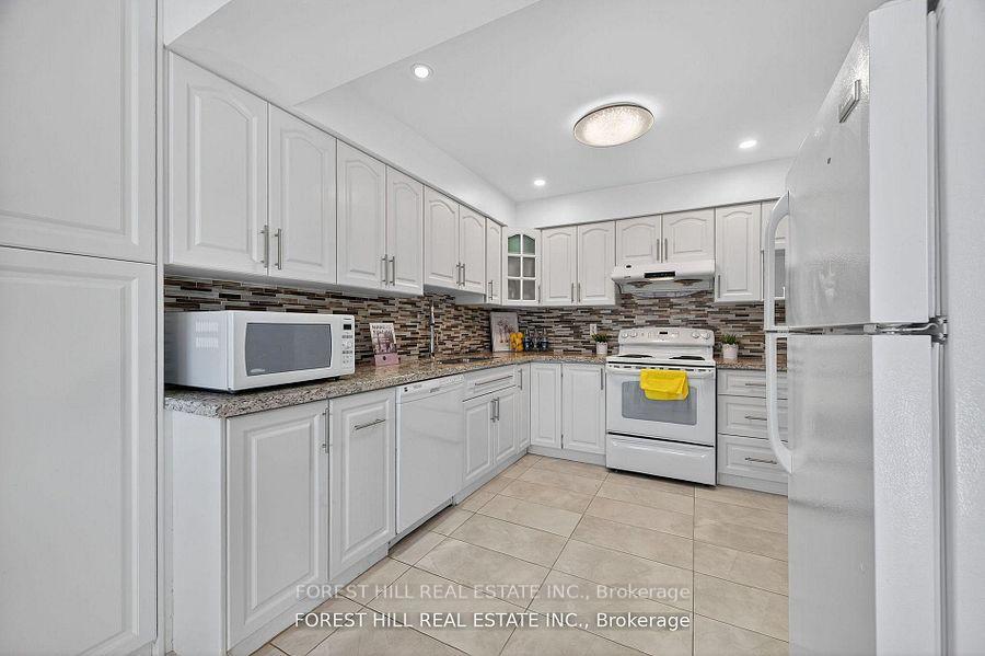 Photo 4 of 38 Carnival Court, North York, Westminster-Branson — HOMEH