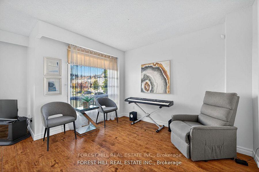 Photo 9 of 38 Carnival Court, North York, Westminster-Branson — HOMEH