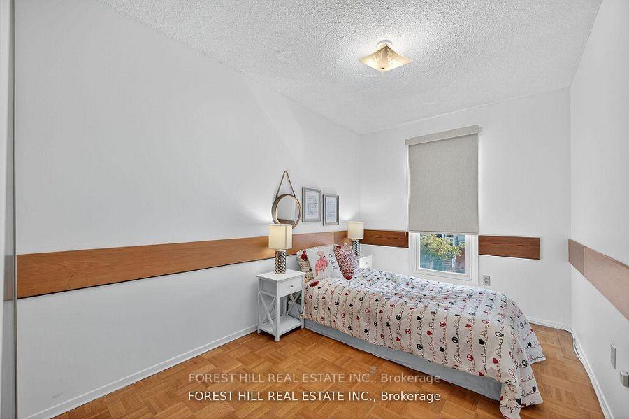 Photo 12 of 38 Carnival Court, North York, Westminster-Branson — HOMEH
