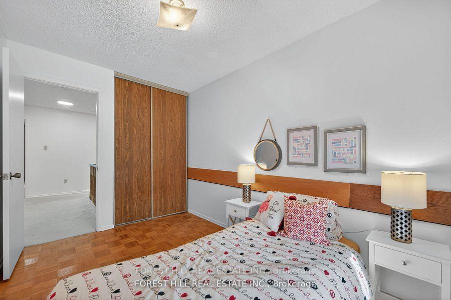 Photo 13 of 38 Carnival Court, North York, Westminster-Branson — HOMEH