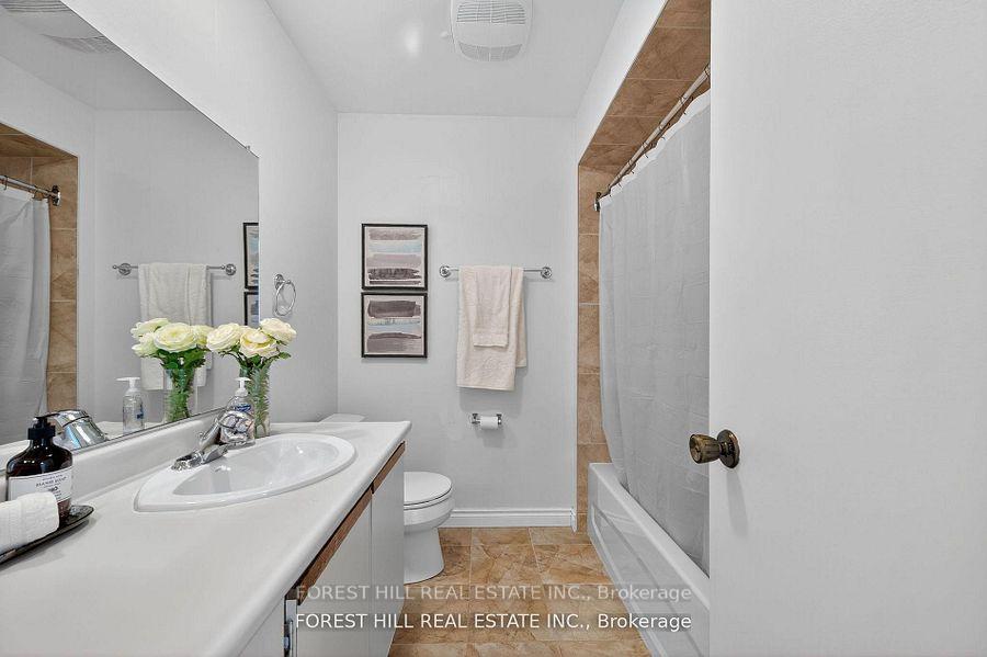 Photo 14 of 38 Carnival Court, North York, Westminster-Branson — HOMEH