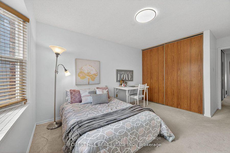 Photo 16 of 38 Carnival Court, North York, Westminster-Branson — HOMEH