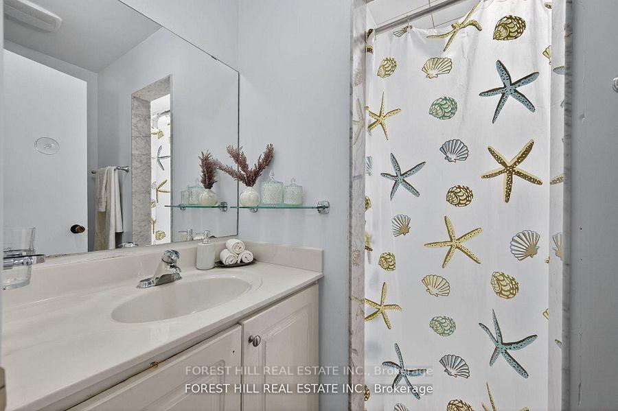 Photo 18 of 38 Carnival Court, North York, Westminster-Branson — HOMEH