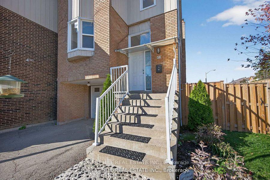 Photo 22 of 38 Carnival Court, North York, Westminster-Branson — HOMEH