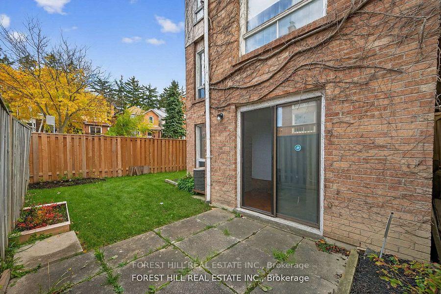 Photo 23 of 38 Carnival Court, North York, Westminster-Branson — HOMEH