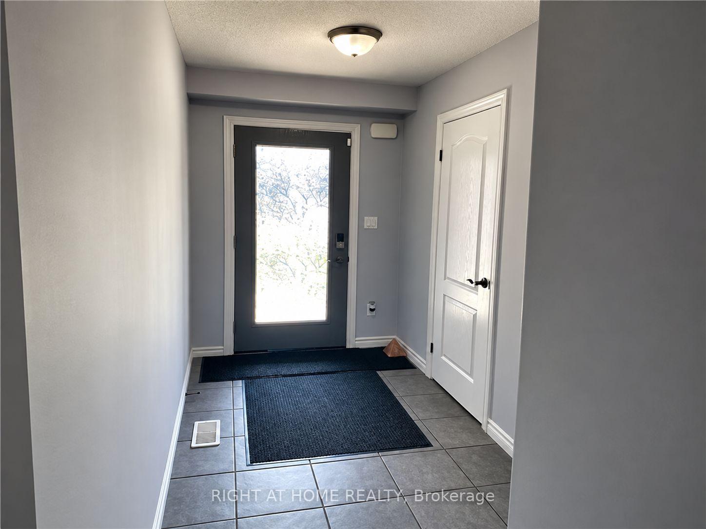 Photo 2 of 1855 Foxridge Crescent, London, North T — HOMEH