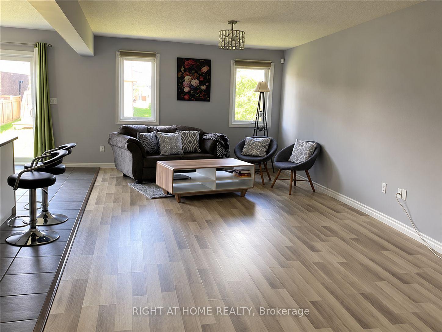 Photo 3 of 1855 Foxridge Crescent, London, North T — HOMEH