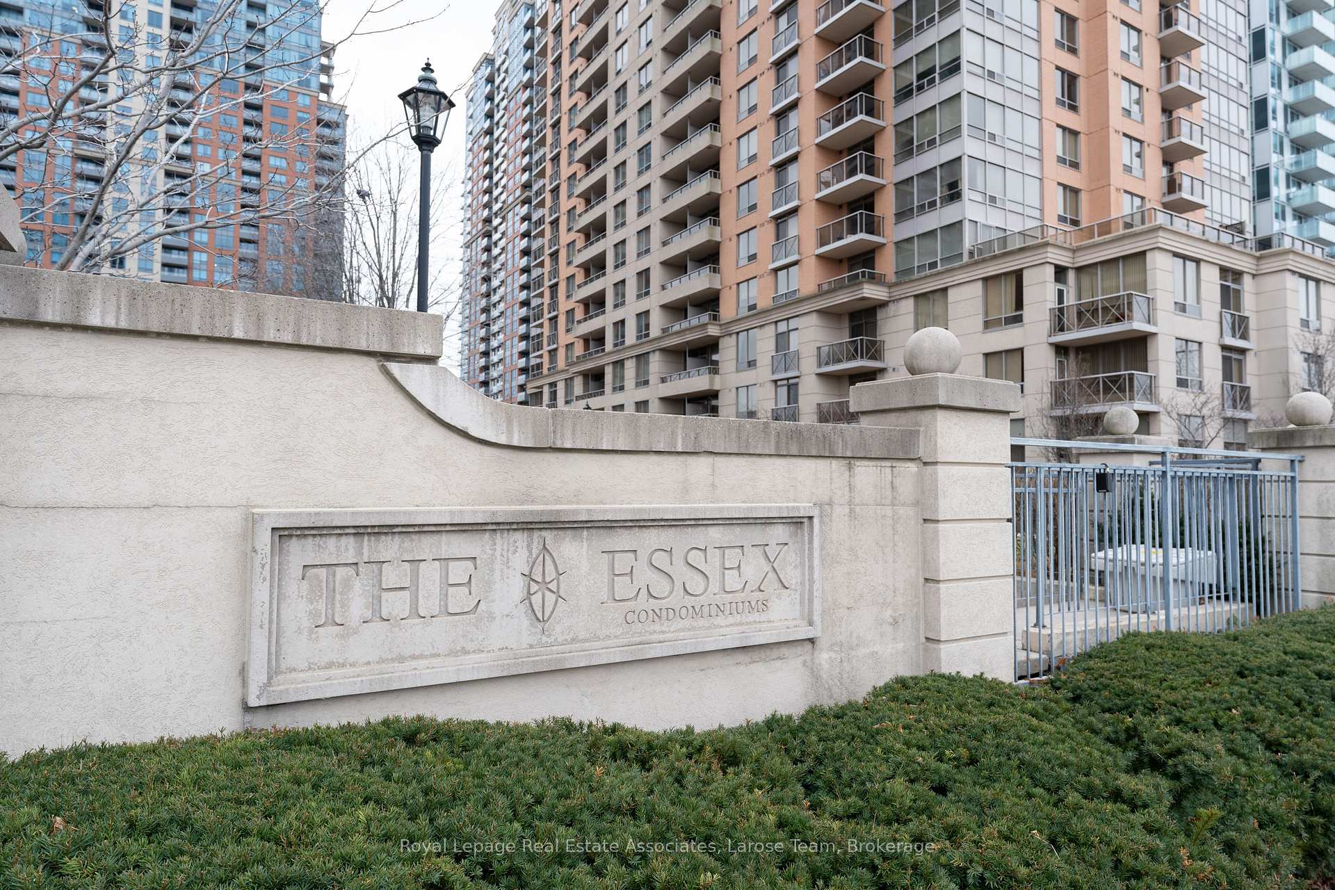 Photo 3 of Unit 1019, 5233 Dundas Street W, Etobicoke, Islington-City Centre West — HOMEH