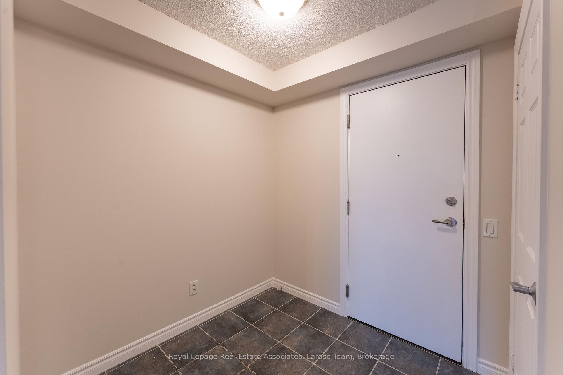 Photo 5 of Unit 1019, 5233 Dundas Street W, Etobicoke, Islington-City Centre West — HOMEH
