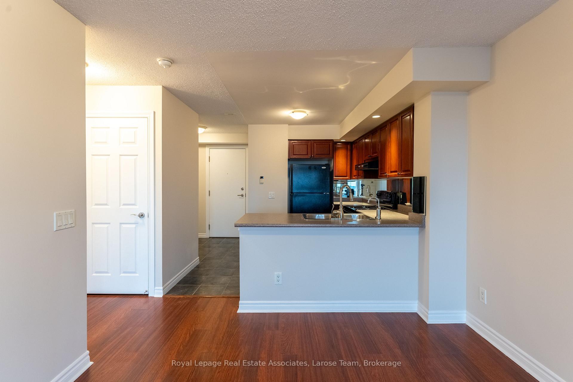 Photo 6 of Unit 1019, 5233 Dundas Street W, Etobicoke, Islington-City Centre West — HOMEH