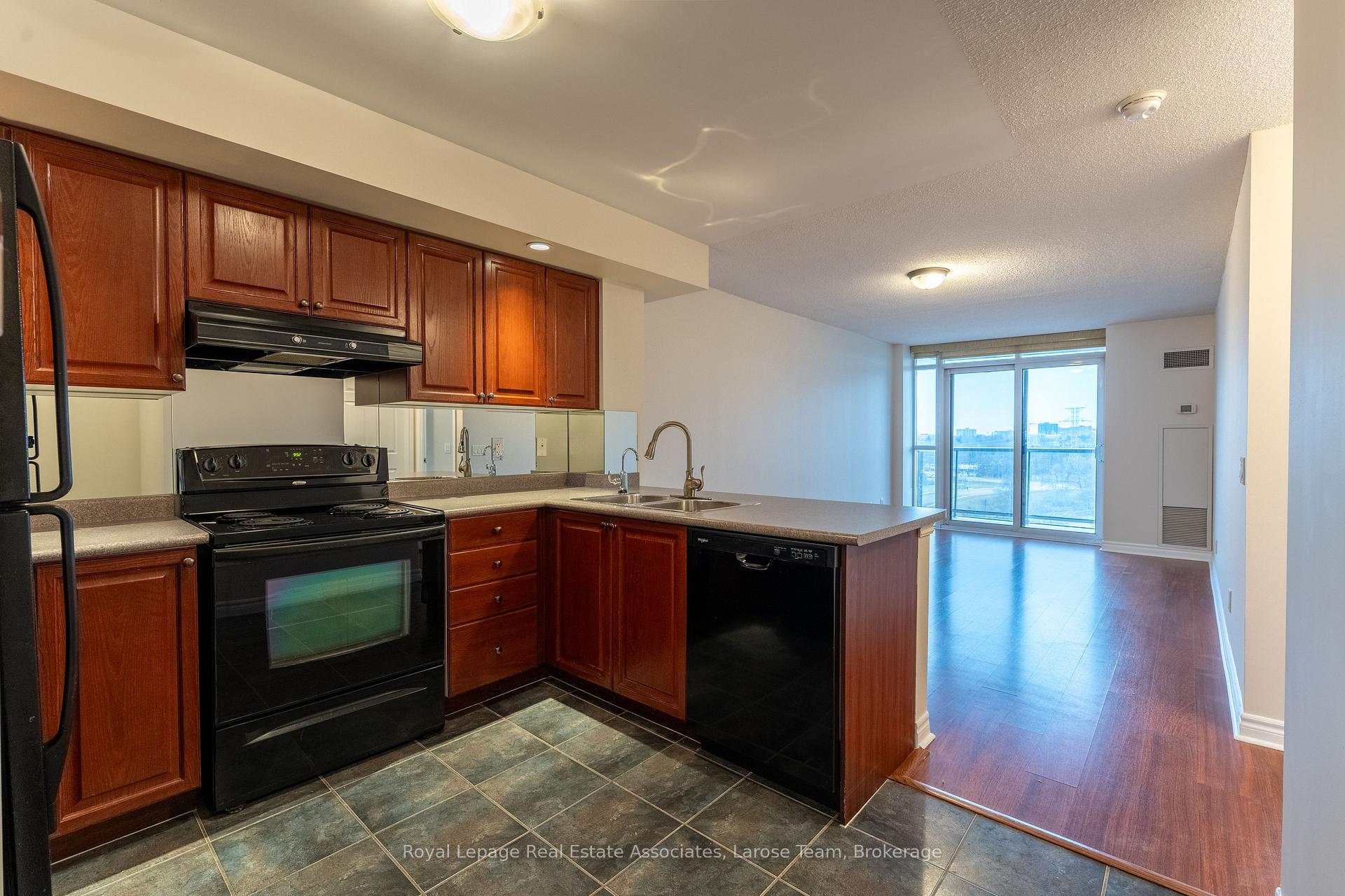 Photo 9 of Unit 1019, 5233 Dundas Street W, Etobicoke, Islington-City Centre West — HOMEH