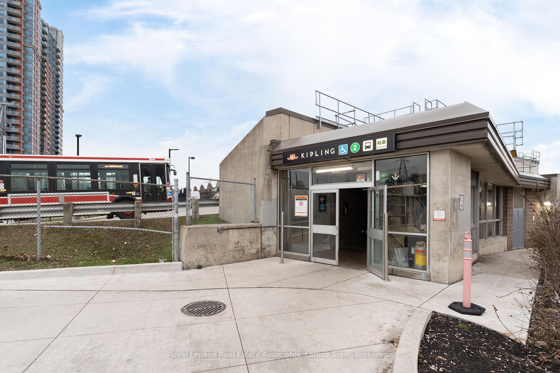 Photo 26 of Unit 1019, 5233 Dundas Street W, Etobicoke, Islington-City Centre West — HOMEH