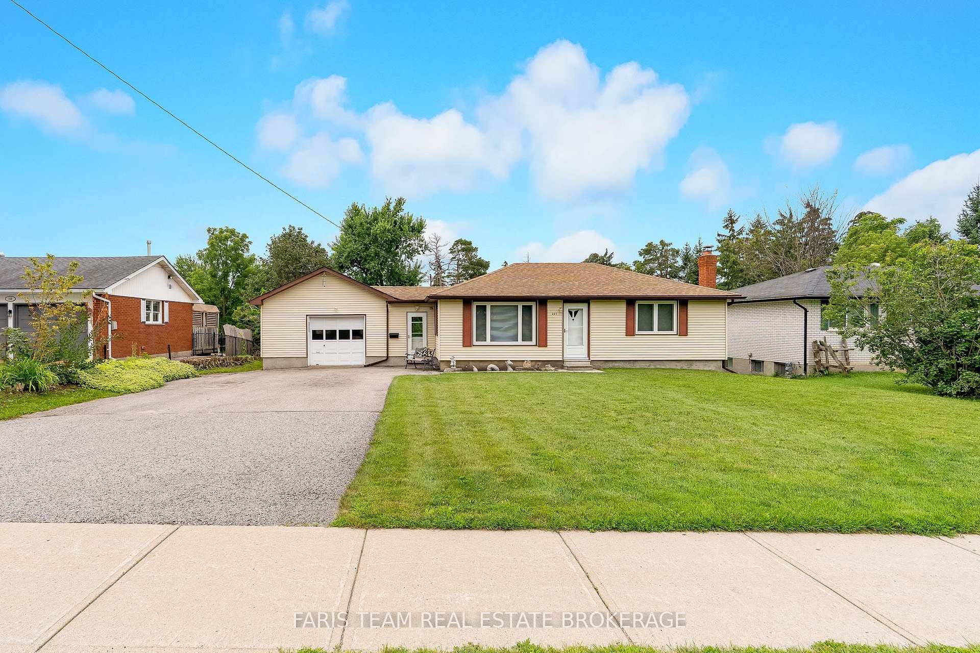 Photo 2 of 207 Warnica Road, Barrie, Painswick North — HOMEH