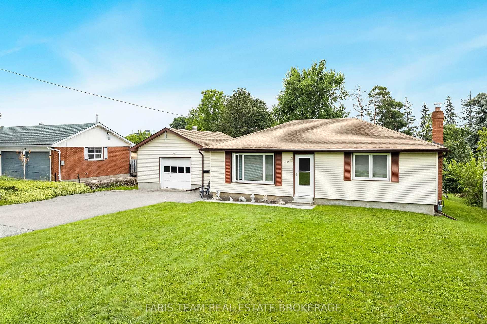 Photo 3 of 207 Warnica Road, Barrie, Painswick North — HOMEH