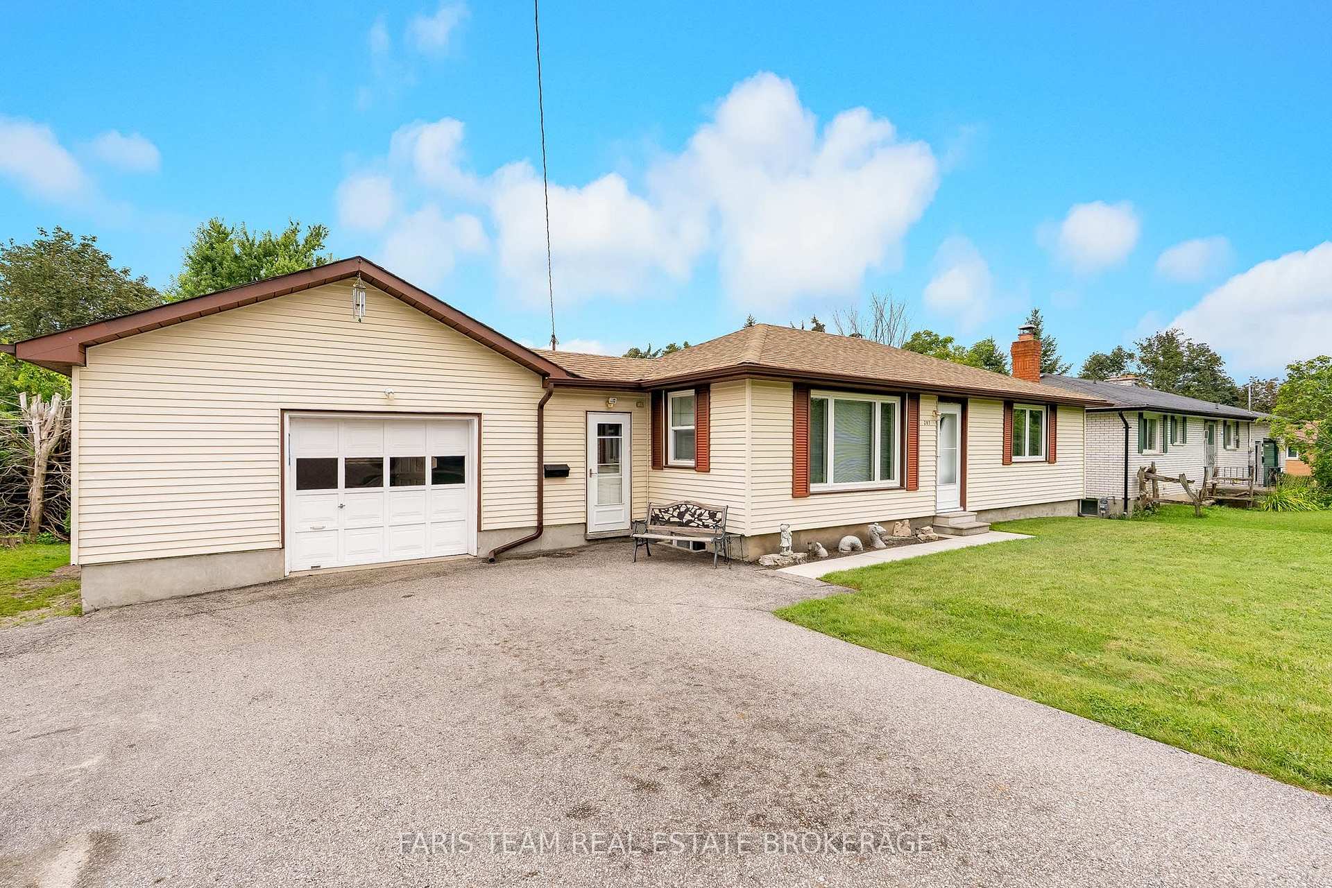 Photo 4 of 207 Warnica Road, Barrie, Painswick North — HOMEH