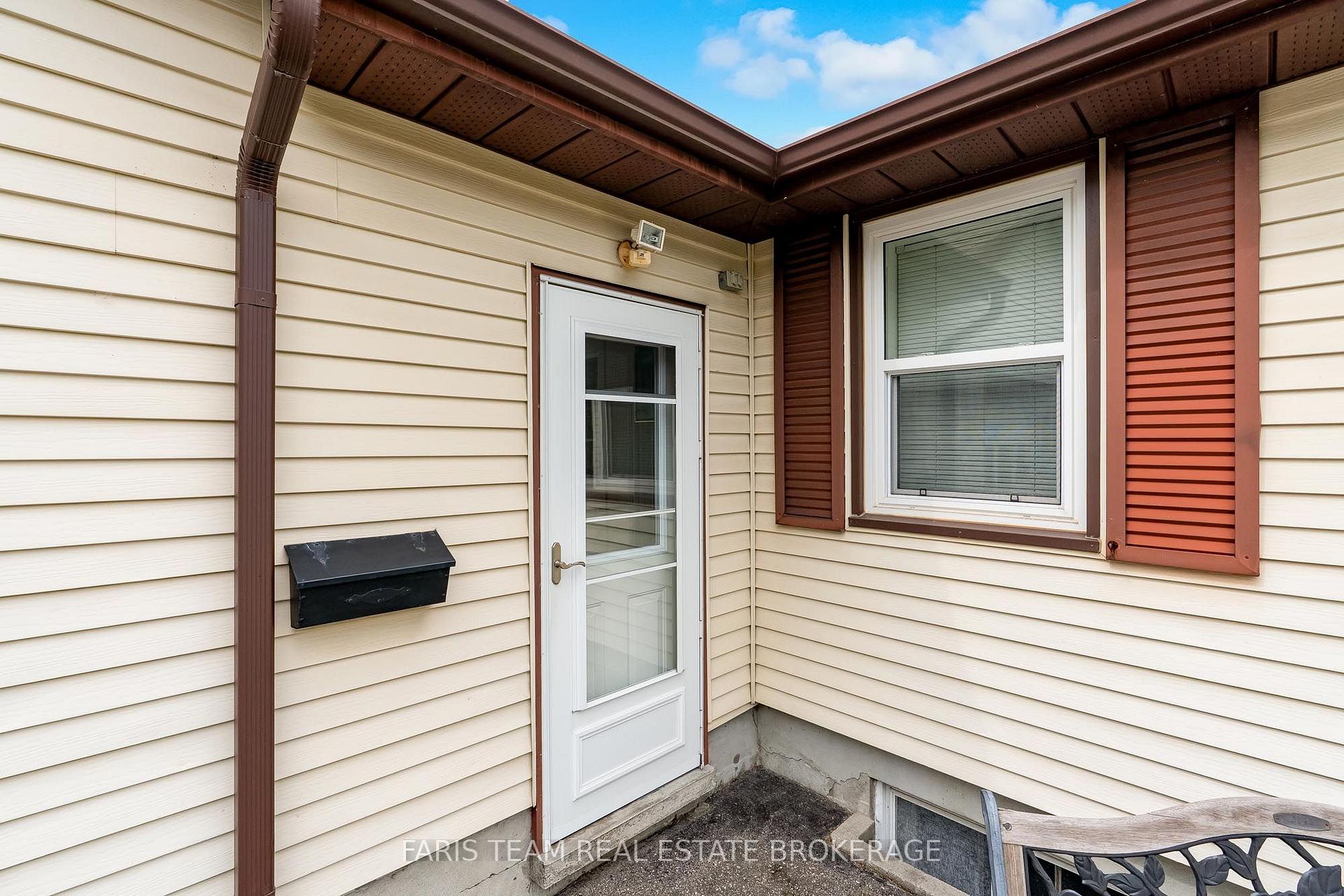 Photo 5 of 207 Warnica Road, Barrie, Painswick North — HOMEH