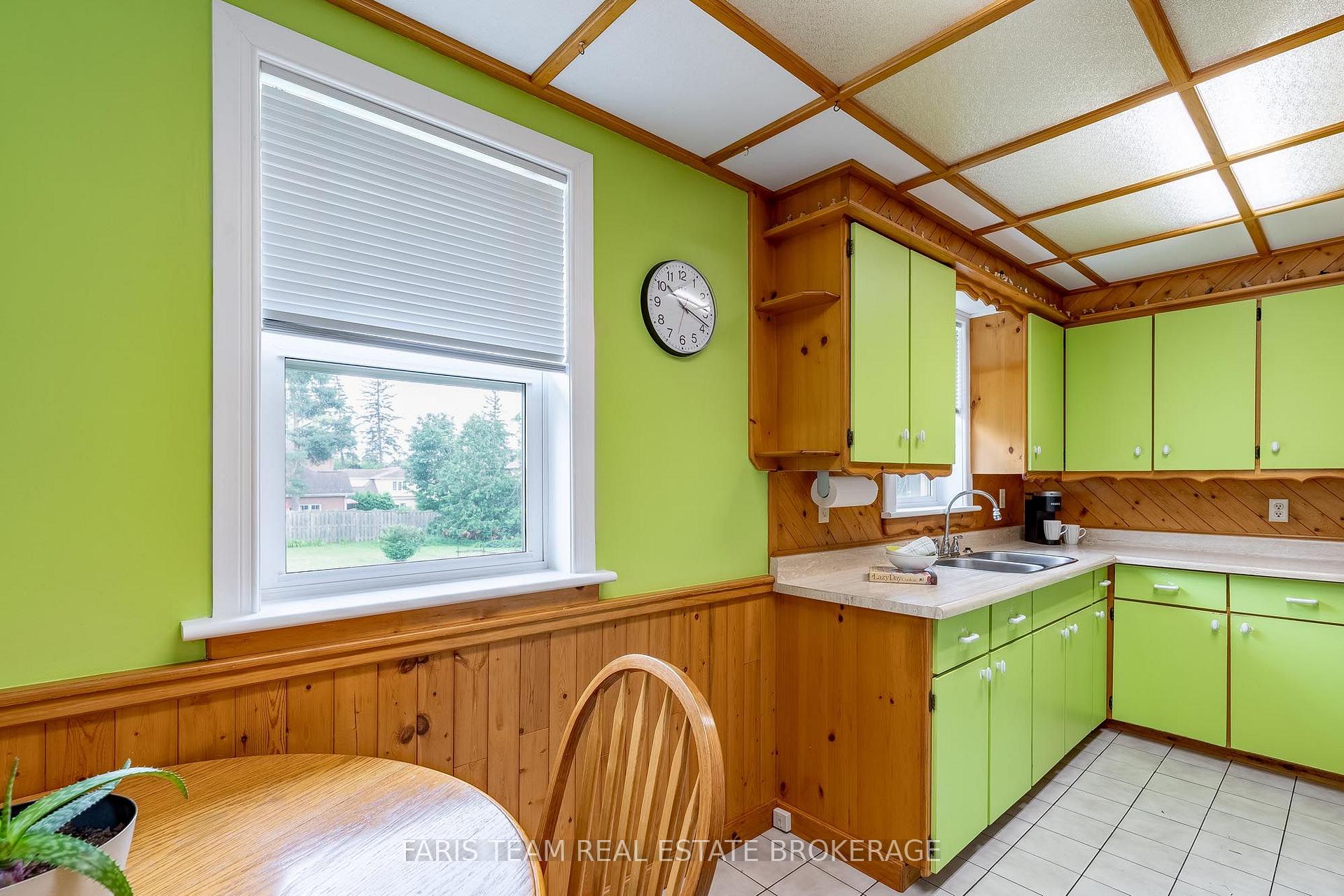 Photo 6 of 207 Warnica Road, Barrie, Painswick North — HOMEH