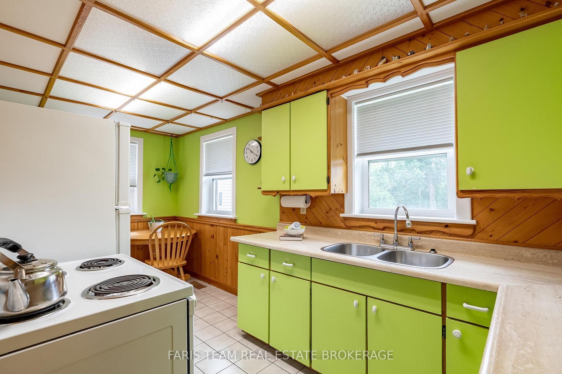 Photo 9 of 207 Warnica Road, Barrie, Painswick North — HOMEH