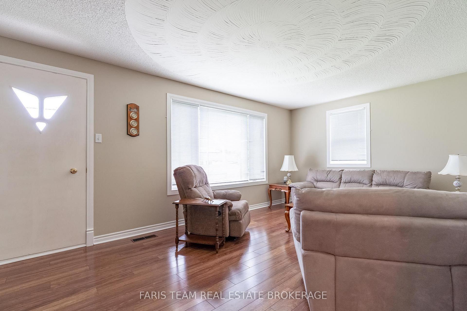 Photo 11 of 207 Warnica Road, Barrie, Painswick North — HOMEH