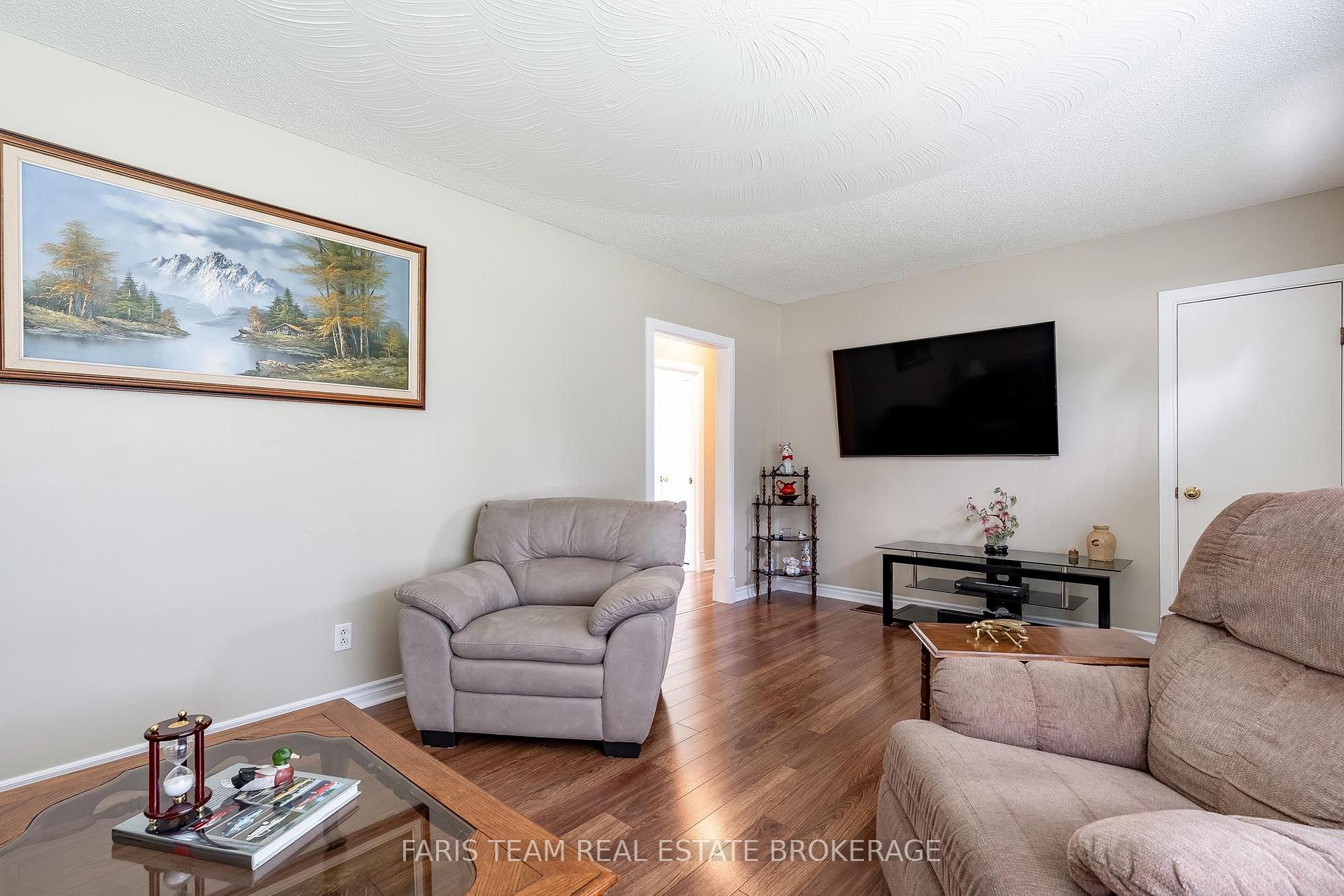 Photo 13 of 207 Warnica Road, Barrie, Painswick North — HOMEH