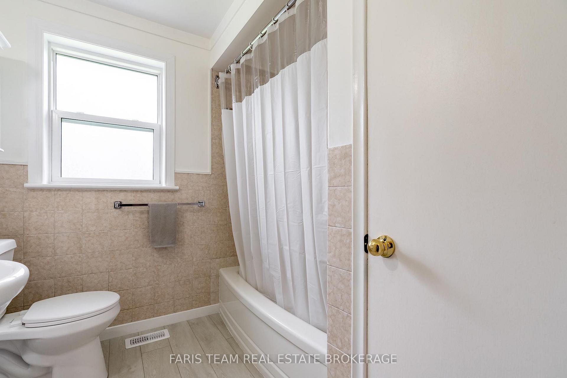 Photo 18 of 207 Warnica Road, Barrie, Painswick North — HOMEH