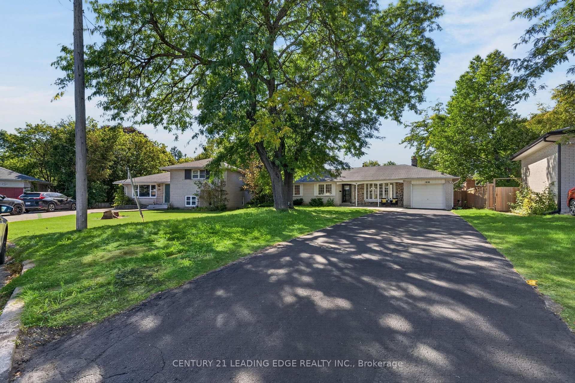 Photo 5 of 24 Lincoln Green Drive, Markham, Bullock — HOMEH
