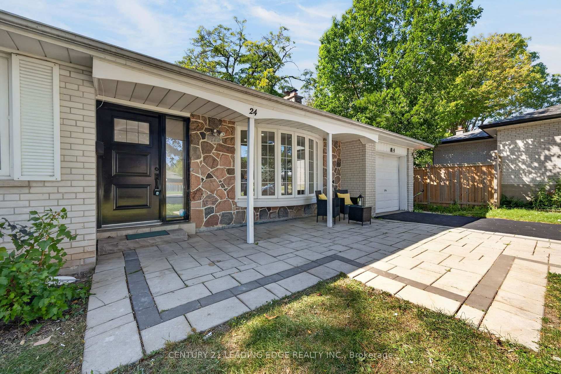 Photo 8 of 24 Lincoln Green Drive, Markham, Bullock — HOMEH