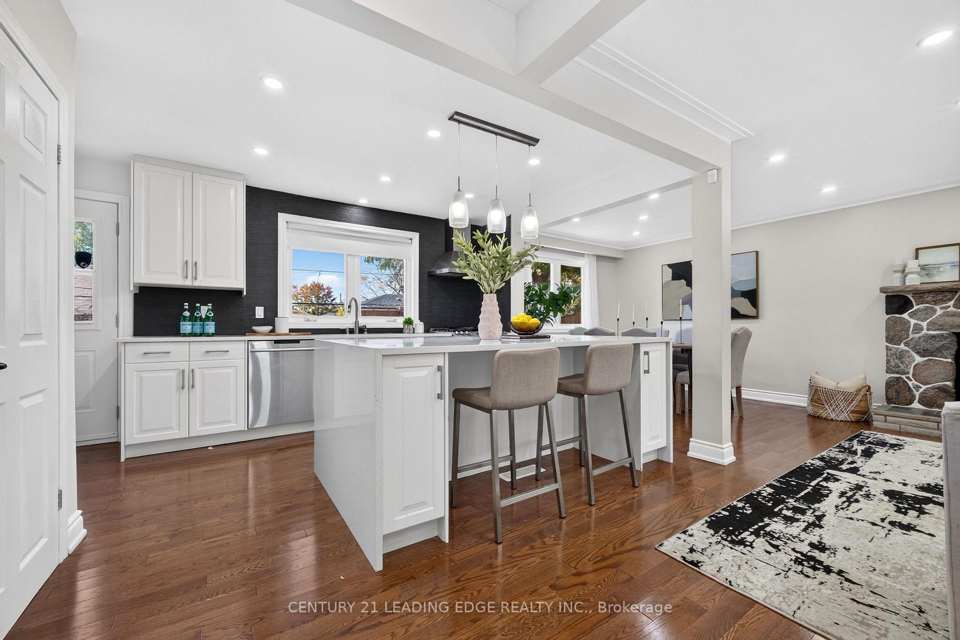 Photo 12 of 24 Lincoln Green Drive, Markham, Bullock — HOMEH