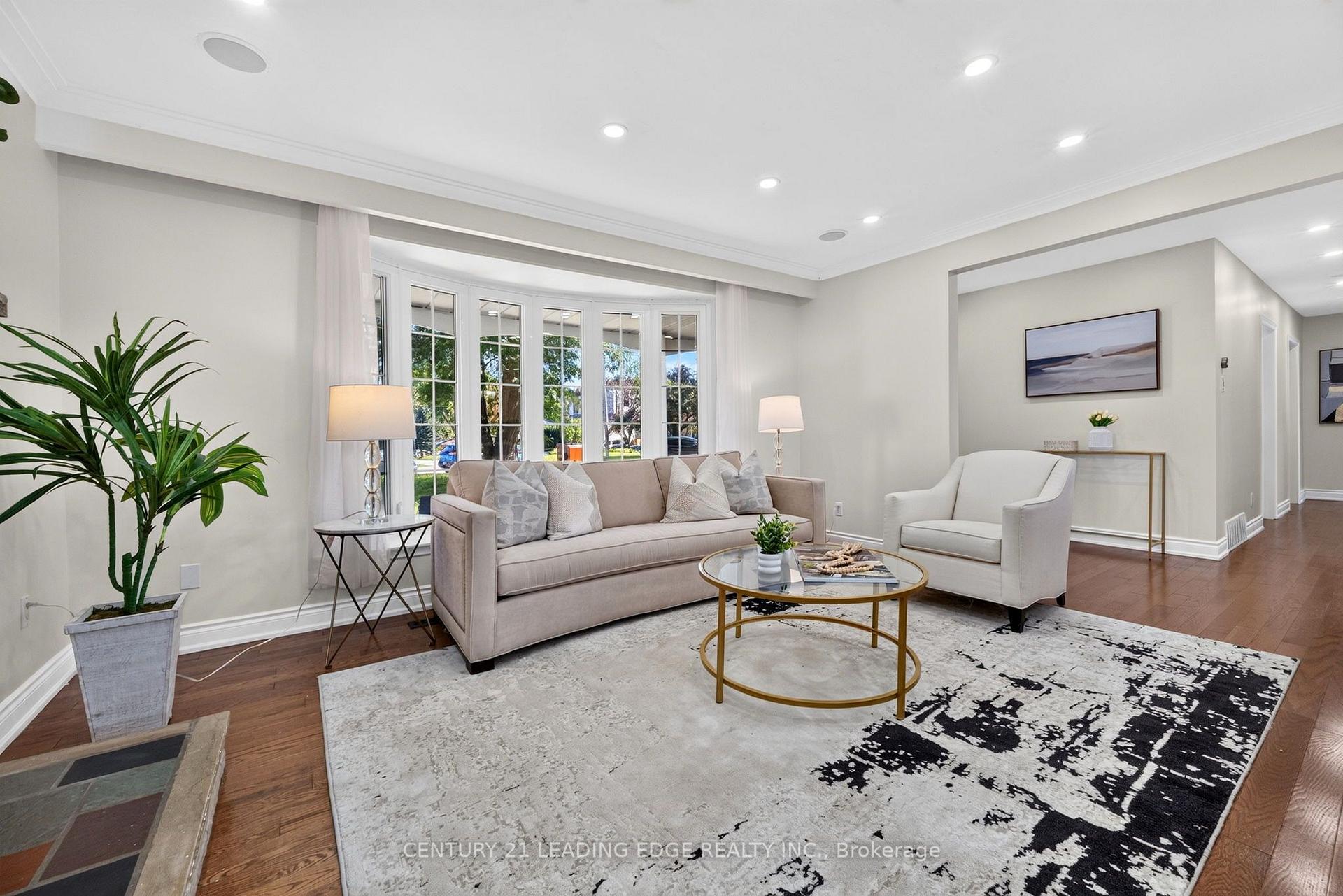 Photo 13 of 24 Lincoln Green Drive, Markham, Bullock — HOMEH