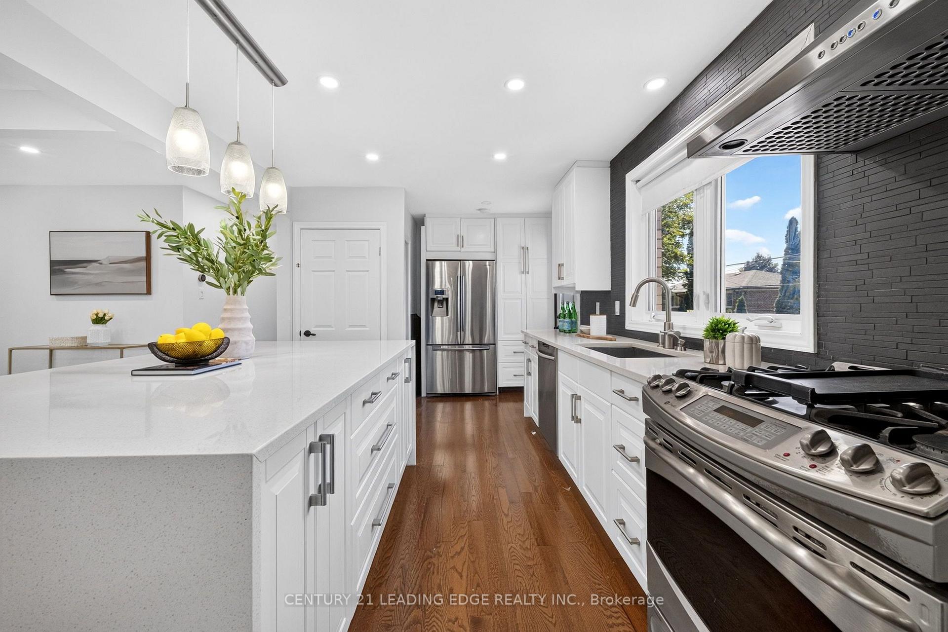 Photo 16 of 24 Lincoln Green Drive, Markham, Bullock — HOMEH