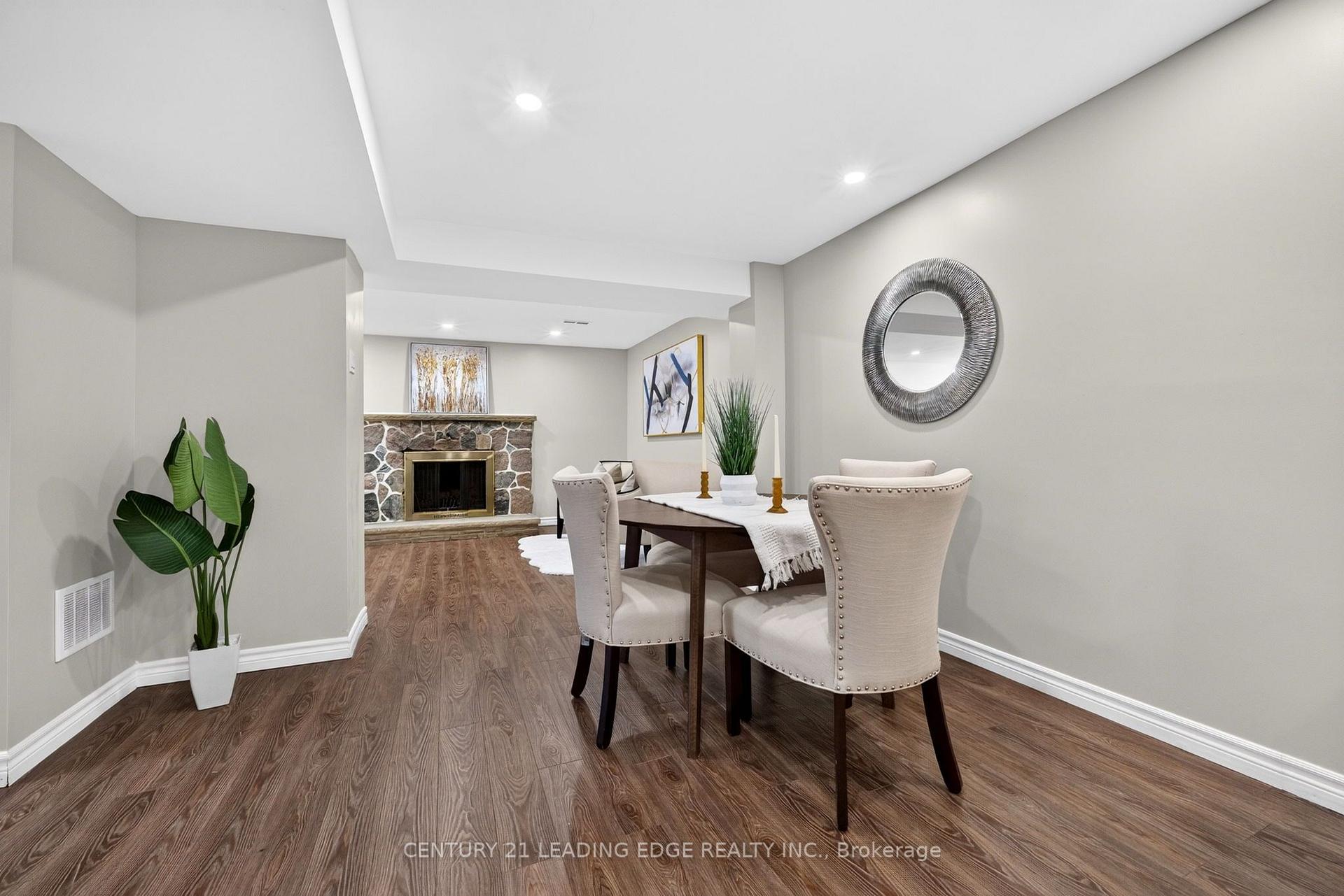 Photo 32 of 24 Lincoln Green Drive, Markham, Bullock — HOMEH