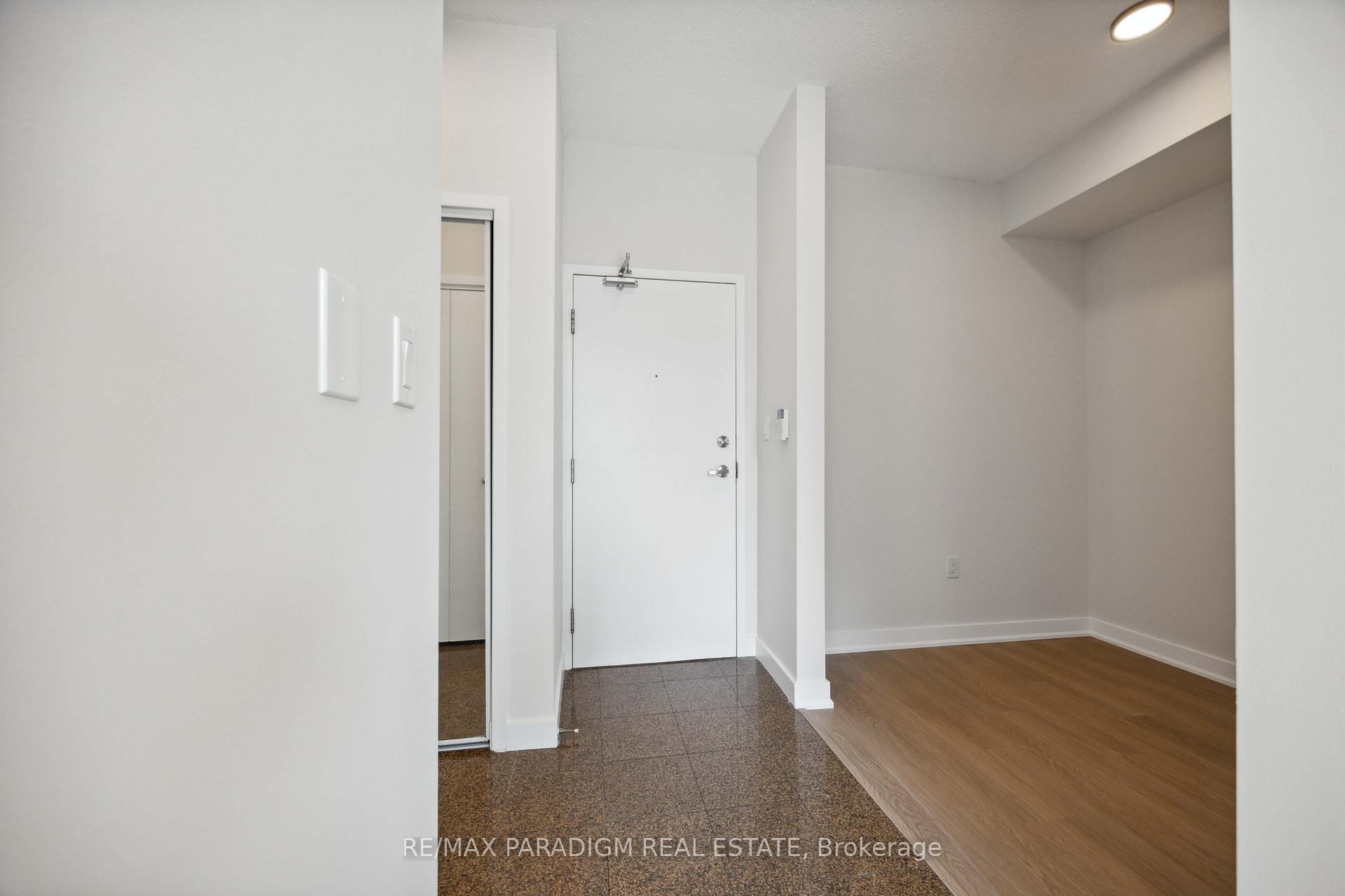 Photo 4 of Unit 611, 9 Spadina Avenue, Toronto, Waterfront Communities — HOMEH