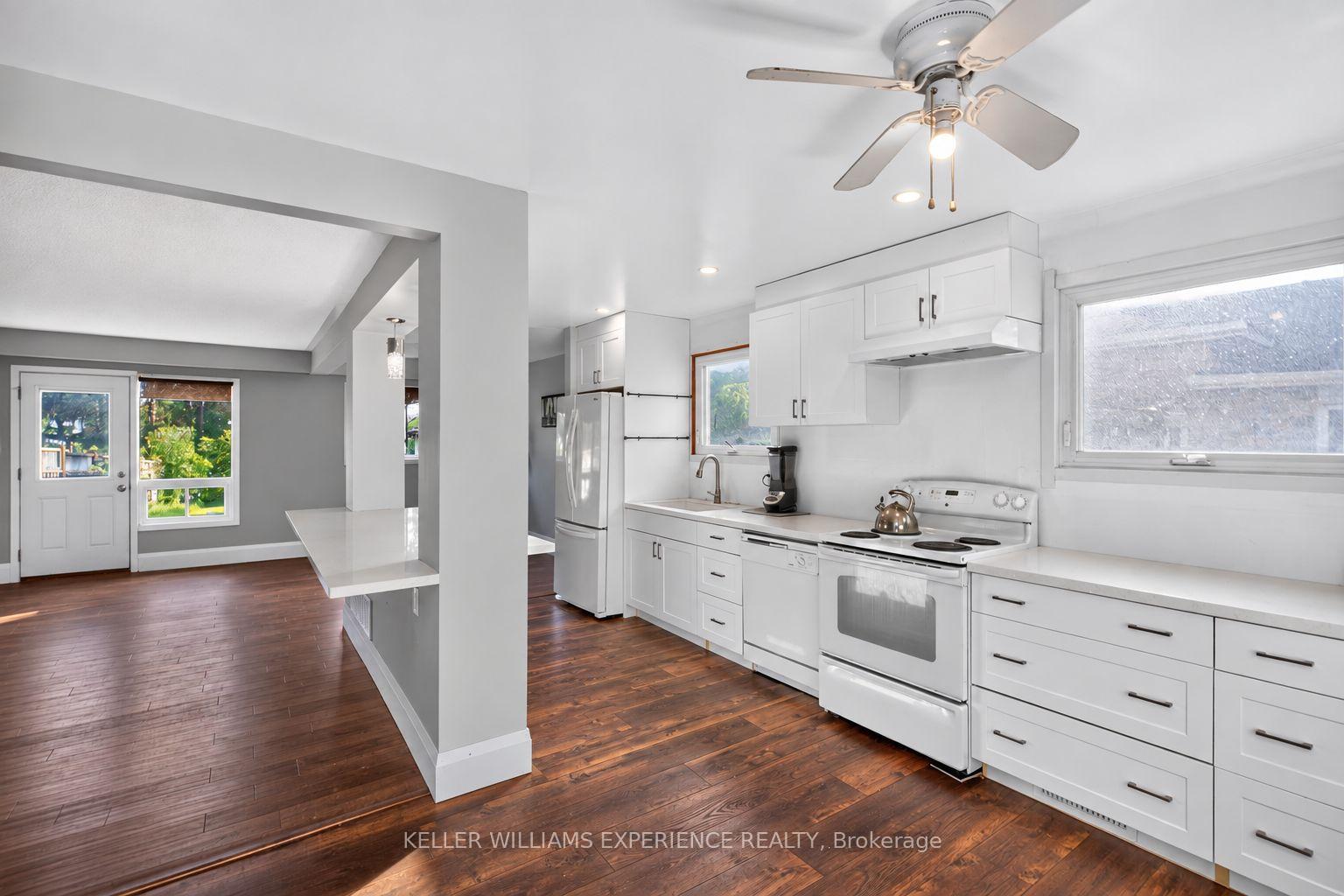 Photo 6 of 21 B College Crescent, Barrie, Grove East — HOMEH