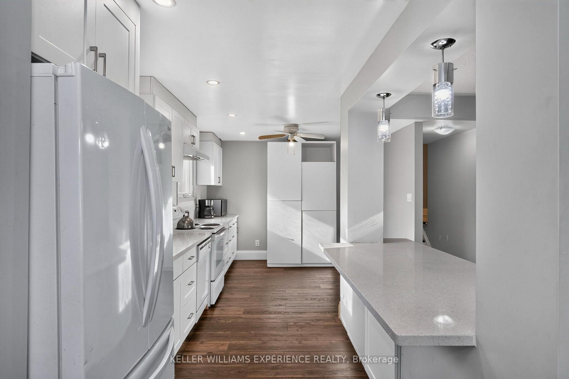 Photo 7 of 21 B College Crescent, Barrie, Grove East — HOMEH
