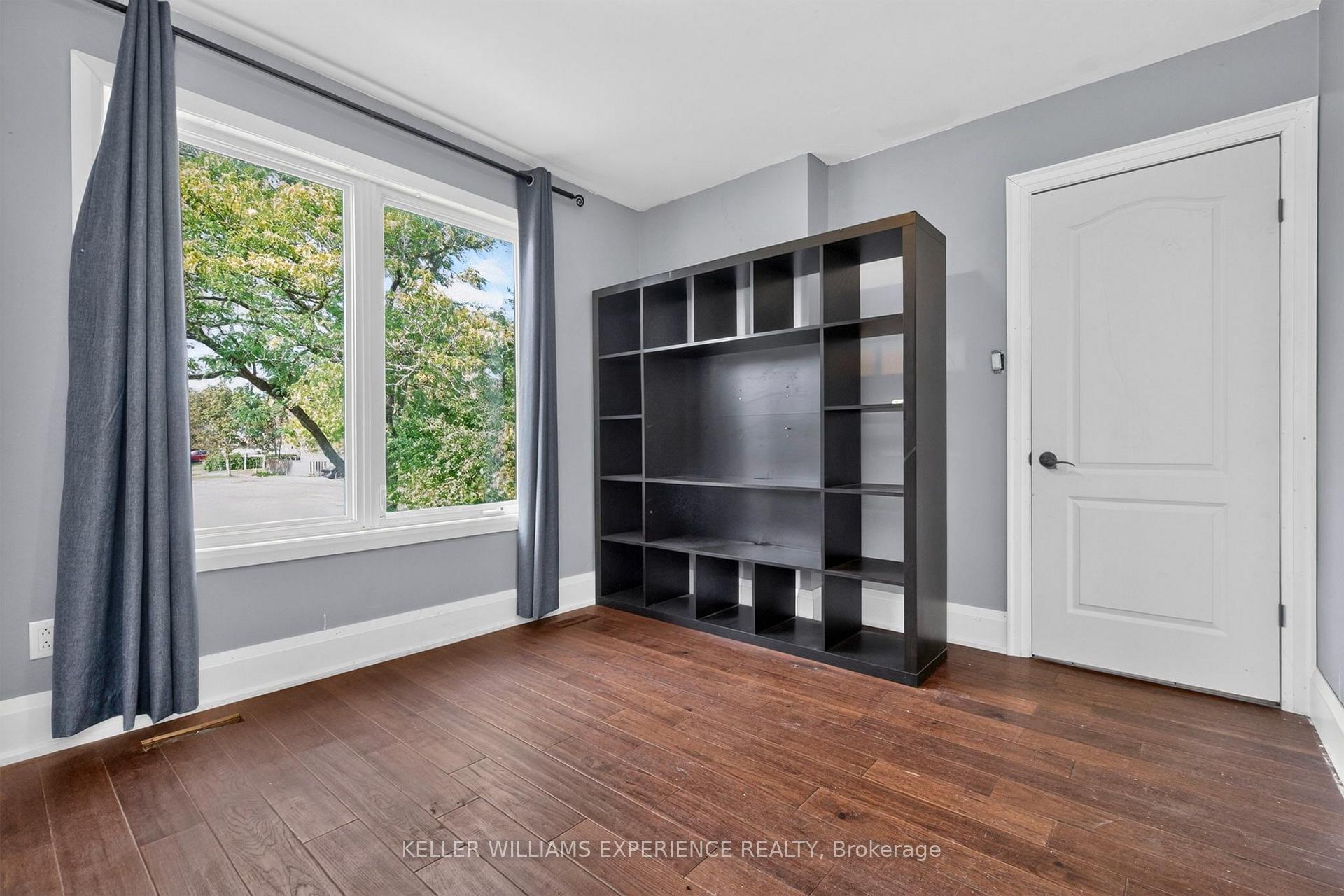 Photo 13 of 21 B College Crescent, Barrie, Grove East — HOMEH