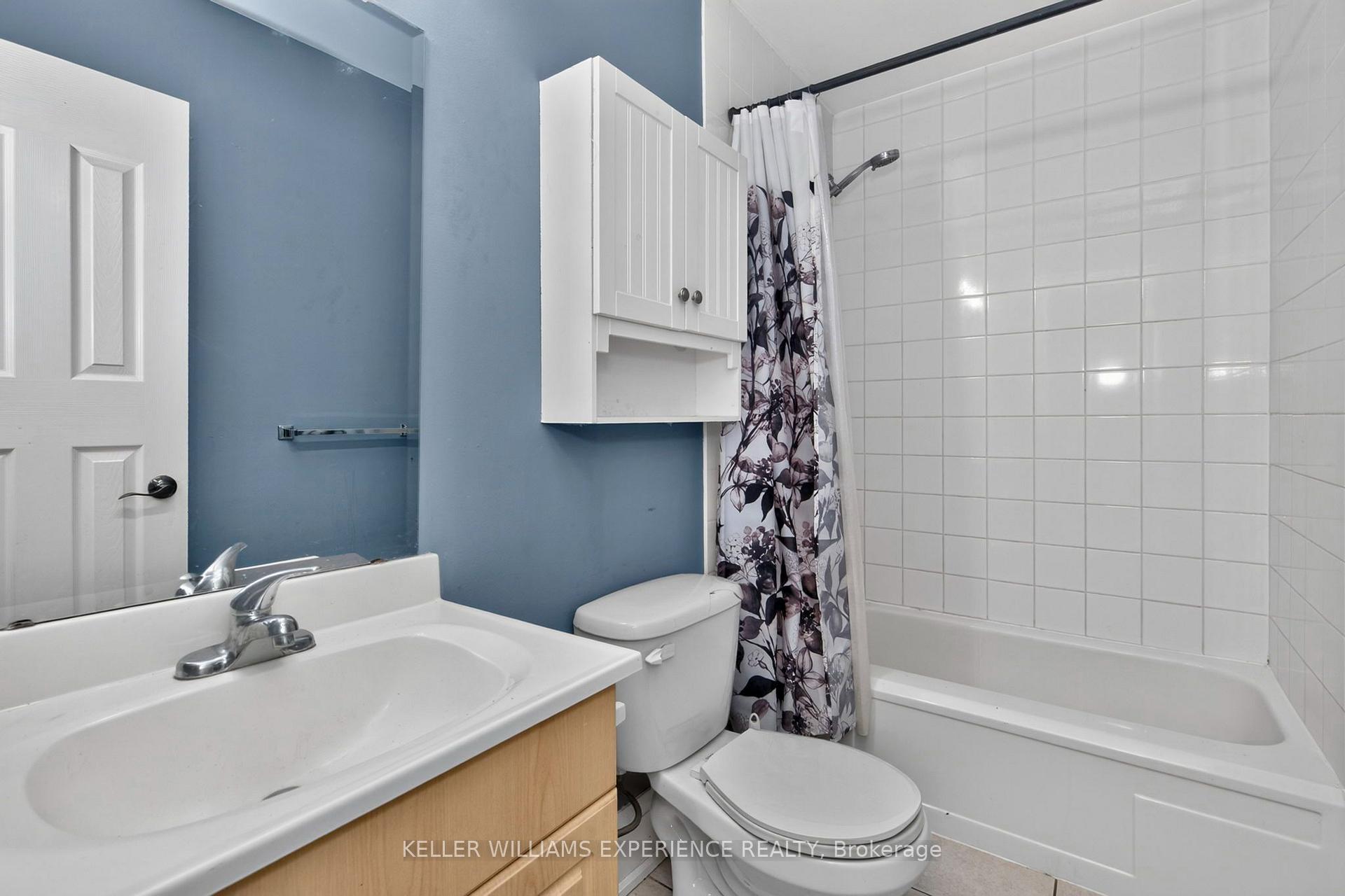 Photo 14 of 21 B College Crescent, Barrie, Grove East — HOMEH
