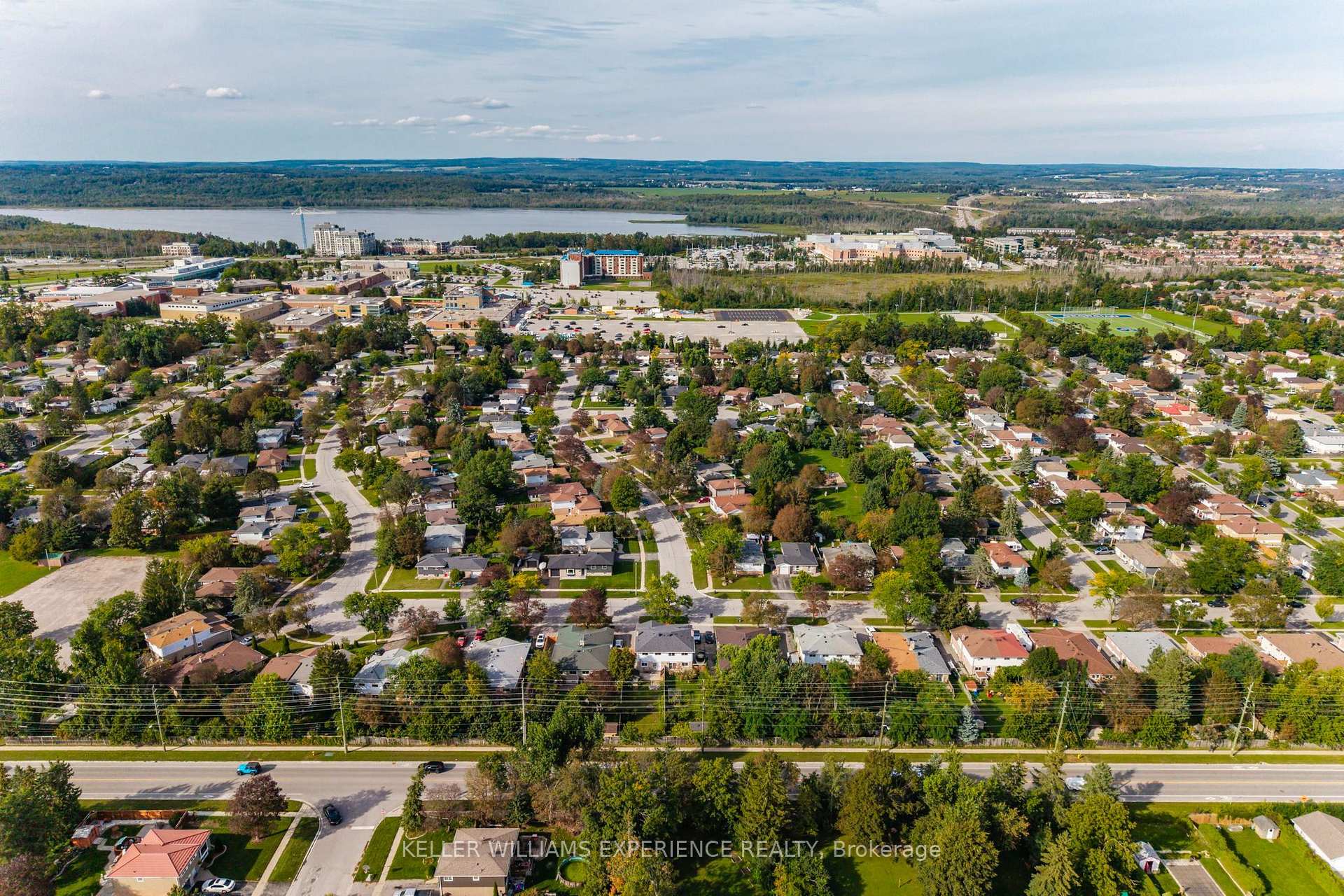Photo 25 of 21 B College Crescent, Barrie, Grove East — HOMEH
