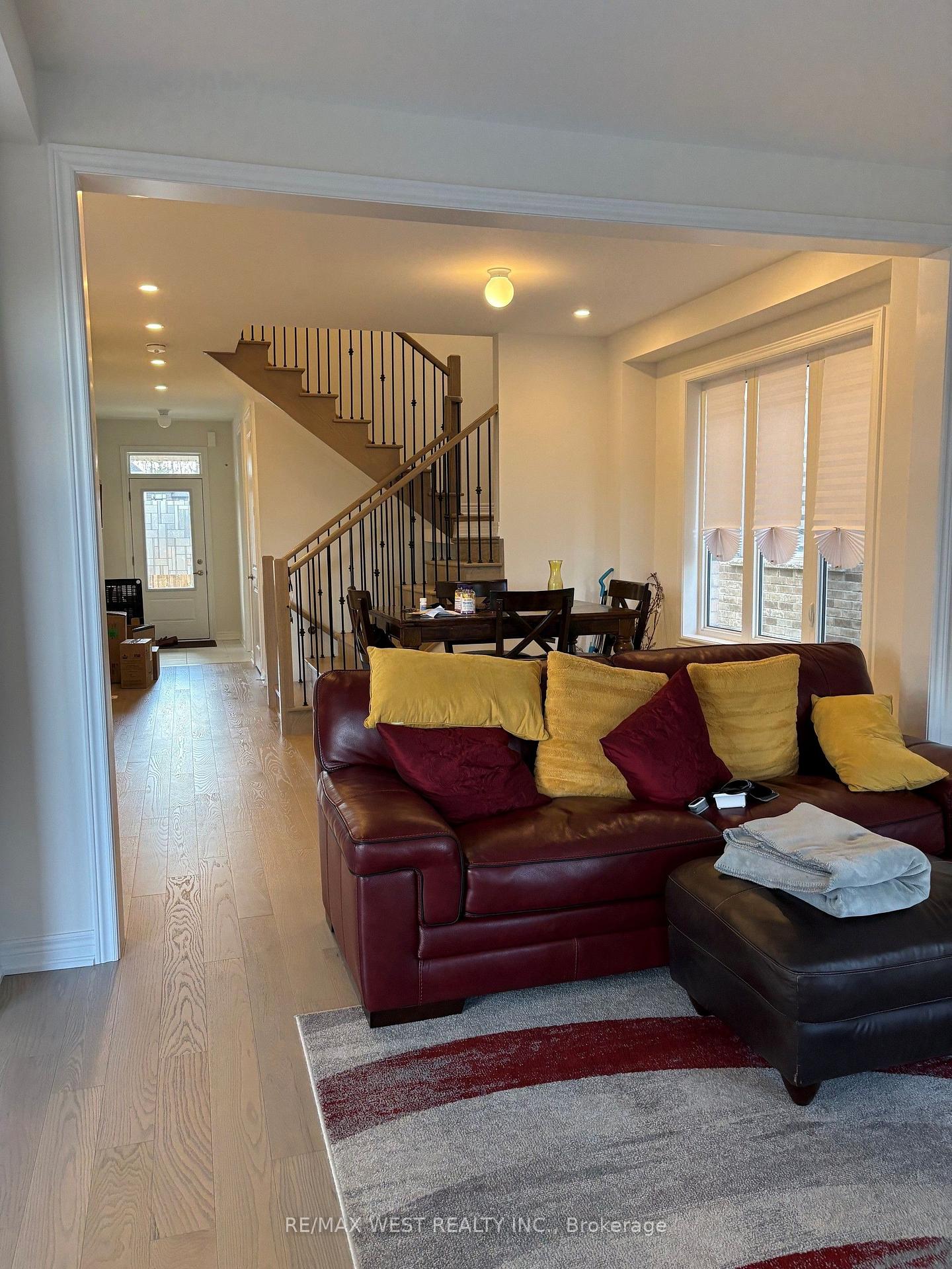 Photo 2 of 1352 Davis Loop Circle, Innisfil, Lefroy — HOMEH