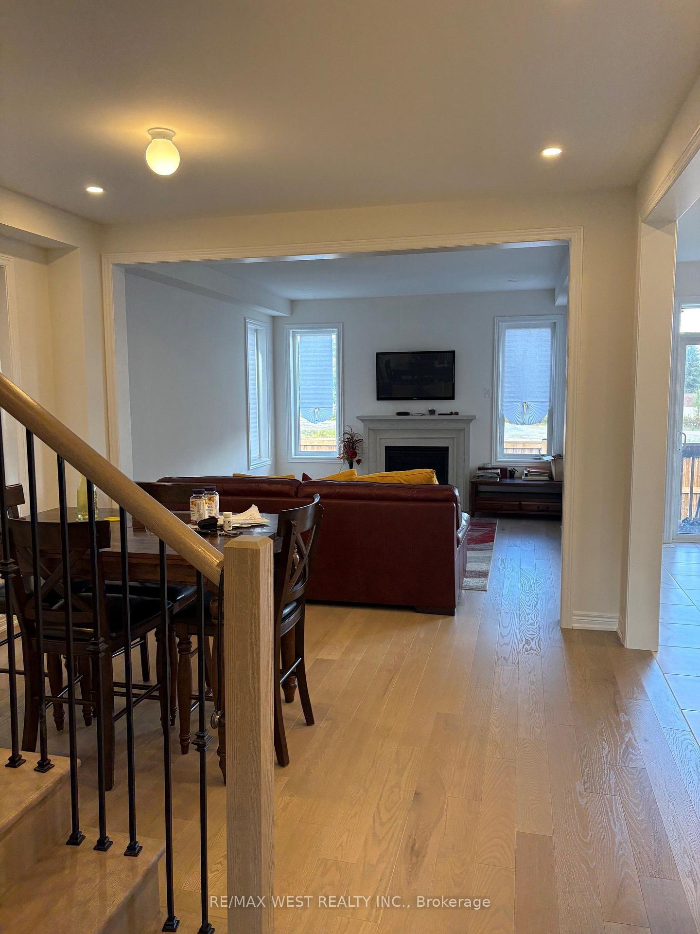 Photo 3 of 1352 Davis Loop Circle, Innisfil, Lefroy — HOMEH